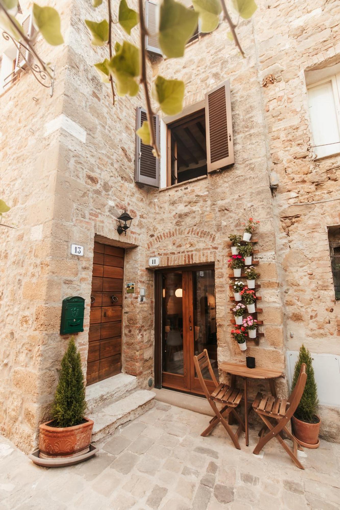 Donna Laura - Holiday Home San Quirico dʼOrcia Habitación foto