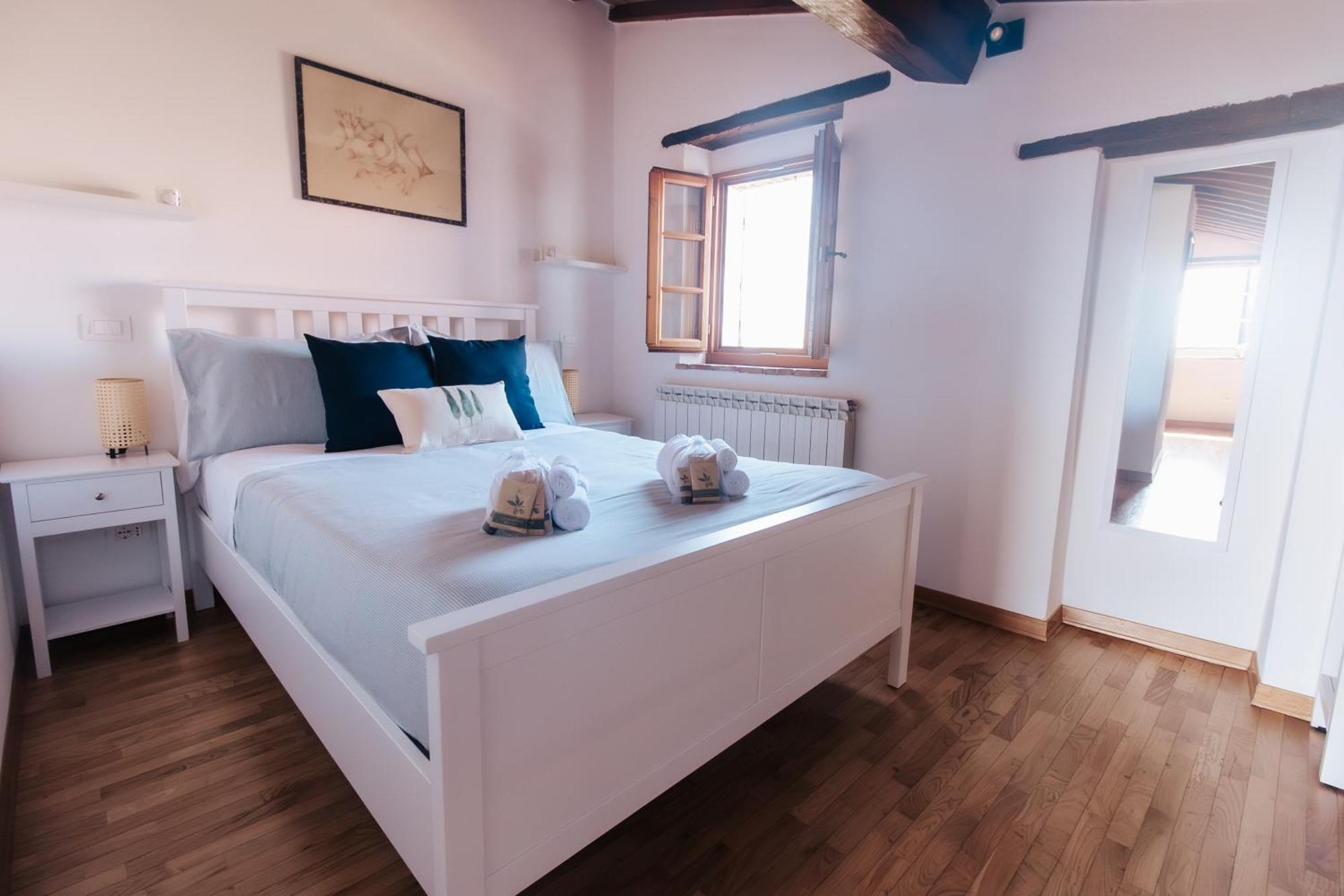 Donna Laura - Holiday Home San Quirico dʼOrcia Habitación foto